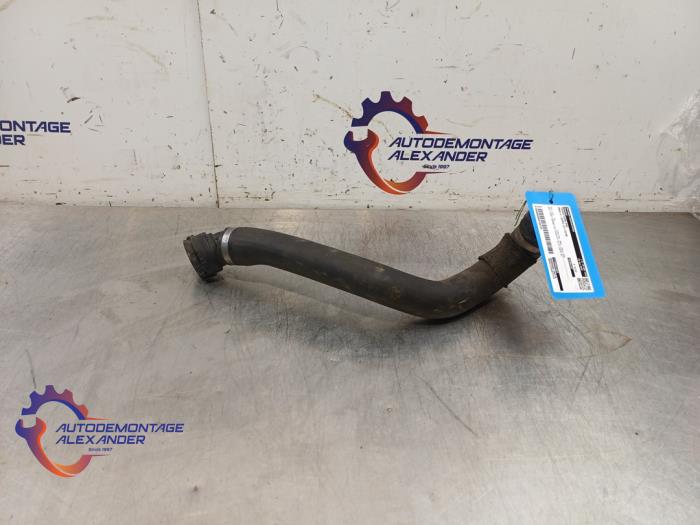 Gebruikte Koelwaterslang BMW 5 serie Touring (G31) 530i 2.0 TwinPower Turbo 16V Prijs € 19,99 Inclusief btw aangeboden door Alexander Autodemontage