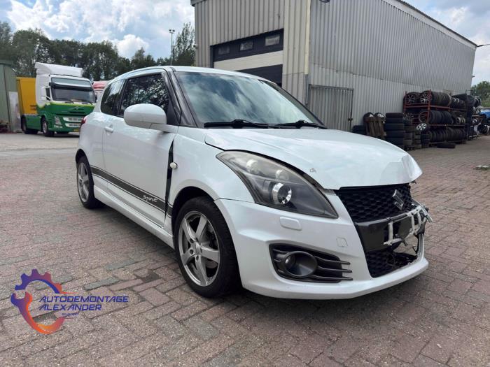 Gebruikte Radiateur Suzuki Swift (ZA/ZC/ZD) 1.6 Sport VVT 16V Prijs € 49,58 Margeregeling aangeboden door Alexander Autodemontage