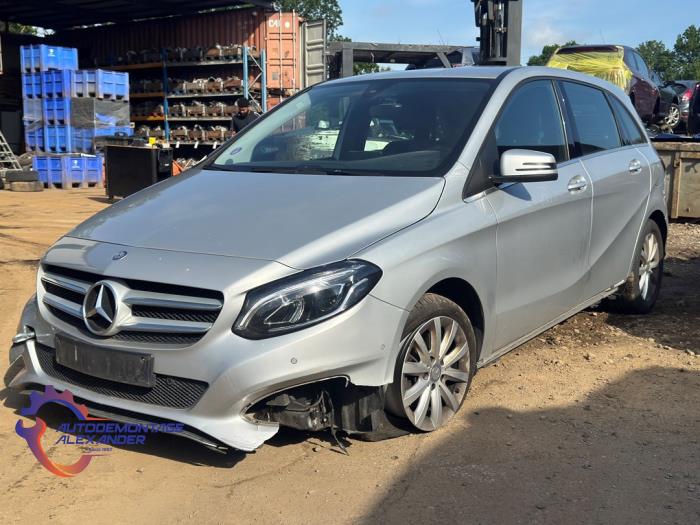 Gebruikte Airco Condensor Mercedes B (W246/W242) 1.6 B-180 BlueEFFICIENCY Turbo 16V Prijs € 75,00 Margeregeling aangeboden door Alexander Autodemontage