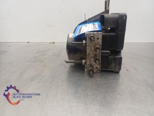 Computer ABS van een Renault Twingo II (CN) 1.2 16V 2012