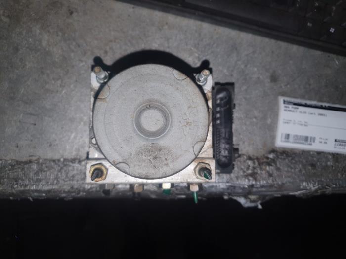 Gebruikte ABS Pomp Renault Clio II (BB/CB) 1.2 16V Prijs € 50,00 Margeregeling aangeboden door Autodemontage Atlas-Car B.V.
