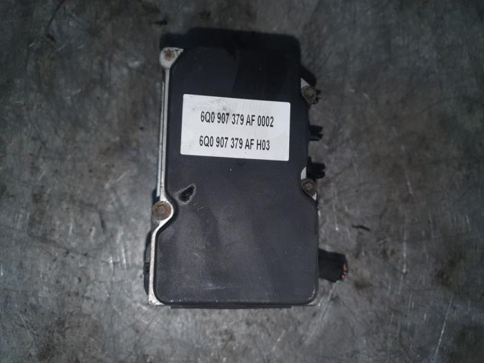 Gebruikte ABS Pomp Volkswagen Polo IV (9N1/2/3) 1.4 TDI 70 Prijs € 60,00 Margeregeling aangeboden door Autodemontage Atlas-Car B.V.