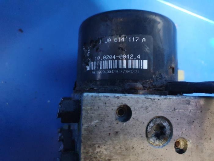 Gebruikte ABS Pomp Volkswagen Polo III (6N2) 1.4 Prijs € 40,00 Margeregeling aangeboden door Autodemontage Atlas-Car B.V.