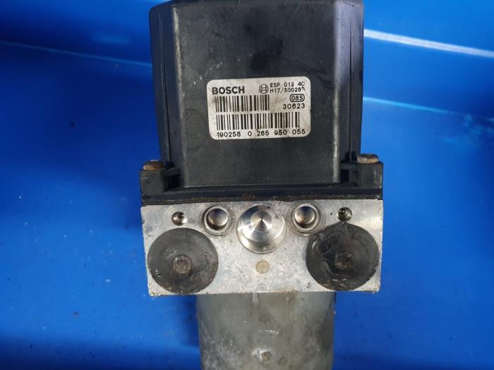Gebruikte ABS Pomp Volkswagen Passat Variant (3B6) 1.9 TDI 130 Prijs € 50,00 Margeregeling aangeboden door Autodemontage Atlas-Car B.V.