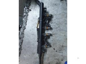 Gebruikte Injector brug Fiat Grande Punto (199) 1.2 Prijs op aanvraag aangeboden door Autodemontage Atlas-Car B.V.