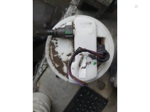 Gebruikte Benzinepomp Dacia Sandero I (BS) 1.6 Prijs op aanvraag aangeboden door Autodemontage Atlas-Car B.V.