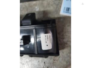 Gebruikte Schakelaar Mistlamp Alfa Romeo Giulietta (940) 1.4 TB 16V MultiAir Prijs € 40,00 Margeregeling aangeboden door Autodemontage Atlas-Car B.V.