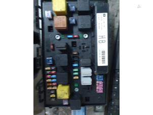 Gebruikte Zekeringkast Opel Zafira (M75) 2.2 16V Direct Ecotec Prijs € 100,00 Margeregeling aangeboden door Autodemontage Atlas-Car B.V.