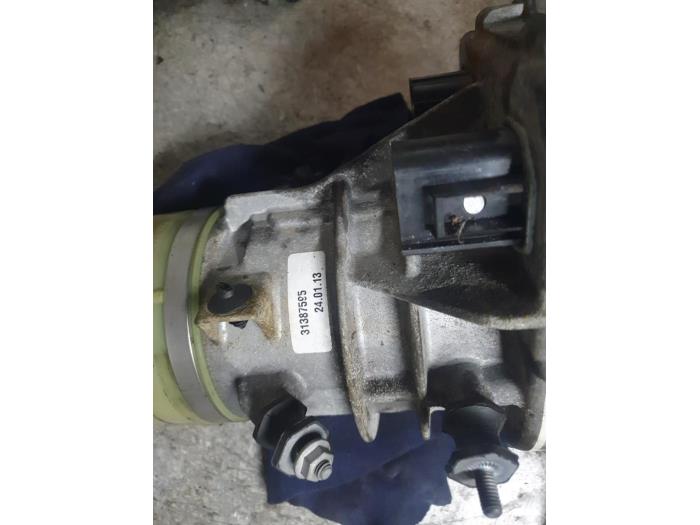 Gebruikte Servopomp Volvo V60 I (FW/GW) 1.6 T3 16V Prijs € 70,00 Margeregeling aangeboden door Autodemontage Atlas-Car B.V.