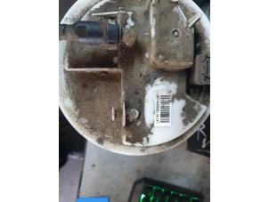 Gebruikte Benzinepomp Peugeot 208 I (CA/CC/CK/CL) 1.2 Vti 12V PureTech 82 Prijs € 40,00 Margeregeling aangeboden door Autodemontage Atlas-Car B.V.