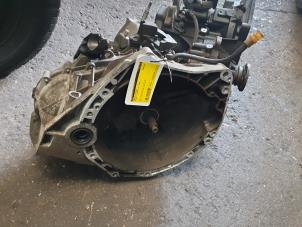 Gebruikte Versnellingsbak Renault Laguna III Estate (KT) 2.0 16V Prijs € 400,00 Margeregeling aangeboden door Autodemontage Atlas-Car B.V.