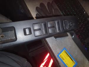 Gebruikte Combischakelaar ramen Mazda 5 (CR19) 2.0 CiDT 16V Normal Power Prijs € 40,00 Margeregeling aangeboden door Autodemontage Atlas-Car B.V.