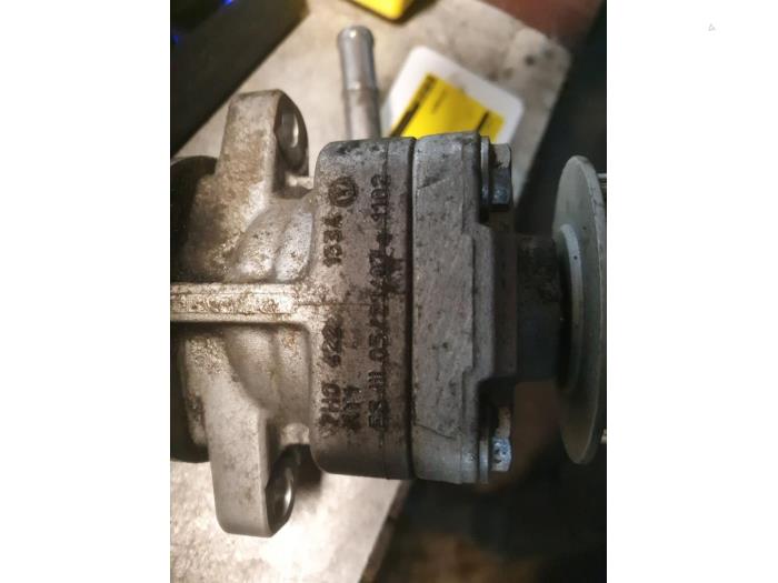 Gebruikte Pomp Servo Volkswagen Transporter T5 2.5 TDi PF Prijs € 50,00 Margeregeling aangeboden door Autodemontage Atlas-Car B.V.
