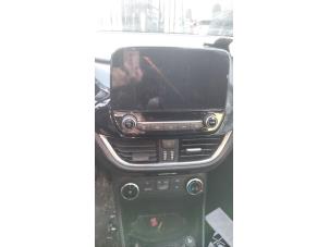 Gebruikte Display Multi Media regelunit Ford Fiesta 7 Prijs € 250,00 Margeregeling aangeboden door Autodemontage Atlas-Car B.V.