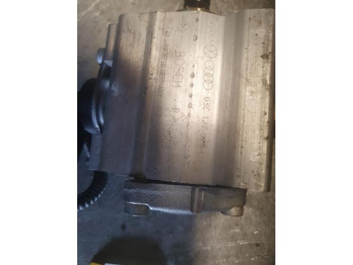 Gebruikte Hogedrukpomp Volkswagen Touran (1T1/T2) 1.6 FSI 16V Prijs € 195,00 Margeregeling aangeboden door Autodemontage Atlas-Car B.V.