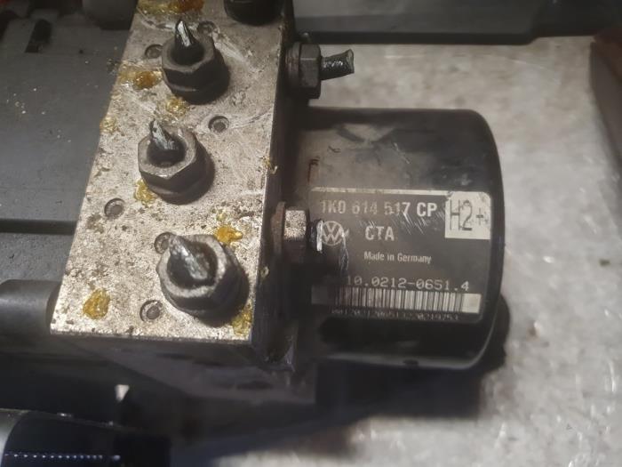 Gebruikte ABS Pomp Volkswagen Golf Prijs € 125,00 Margeregeling aangeboden door Autodemontage Atlas-Car B.V.