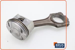 Gebruikte Drijfstang Mercedes E Combi (S210) 2.4 E-240 V6 18V Prijs € 90,75 Inclusief btw aangeboden door Brus Motors BV