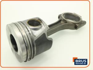 Gebruikte Drijfstang Audi A4 (B7) 2.0 TDI 16V Prijs € 90,75 Inclusief btw aangeboden door Brus Motors BV