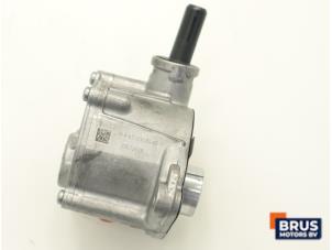 Gebruikte Vacuumpomp (Diesel) Mercedes C (C205) C-220d 2.2 16V BlueTEC Prijs € 90,75 Inclusief btw aangeboden door Brus Motors BV