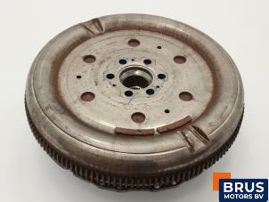 Gebruikte Dubbele massa vliegwiel Volkswagen Passat (3C2) 2.0 TDI 16V 140 Prijs € 242,00 Inclusief btw aangeboden door Brus Motors BV