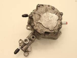 Gebruikte Brandstofpomp Mechanisch Volkswagen Caddy Combi III (2KB,2KJ) 1.9 TDI Prijs € 60,50 Inclusief btw aangeboden door Brus Motors BV