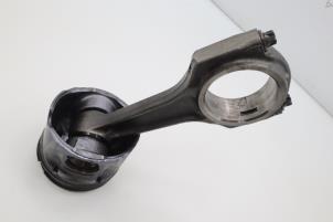 Gebruikte Drijfstang Chrysler Voyager/Grand Voyager (RG/RS) 2.5 CRD 16V Prijs € 90,75 Inclusief btw aangeboden door Brus Motors BV