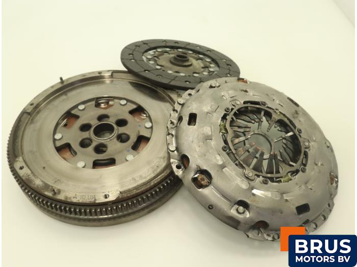 Gebruikte Vliegwiel dubbele massa Mitsubishi Grandis (NA) 2.0 DI-D 16V Prijs € 242,00 Inclusief btw aangeboden door Brus Motors BV