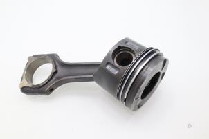 Gebruikte Drijfstang Mercedes E (W211) 3.2 E-320 CDI 24V Prijs € 90,75 Inclusief btw aangeboden door Brus Motors BV