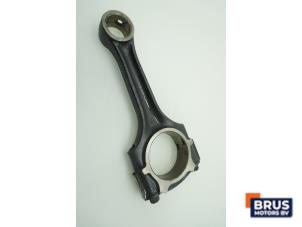 Gebruikte Drijfstang Mercedes E (W210) 2.2 E-220D 16V Prijs € 90,75 Inclusief btw aangeboden door Brus Motors BV