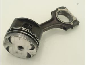 Gebruikte Drijfstang Mercedes E (W210) 2.2 E-220D 16V Prijs € 90,75 Inclusief btw aangeboden door Brus Motors BV