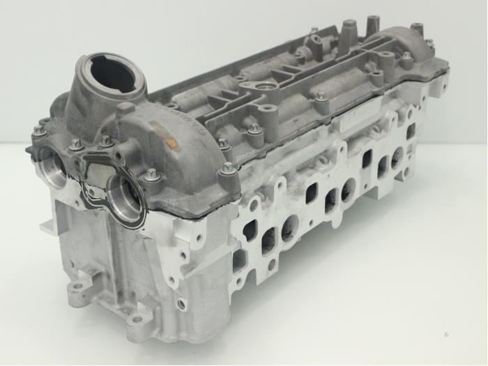 Cilinderkop van een Mercedes-Benz CLS (C219) 320 CDI 24V 2010