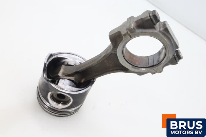 Drijfstang van een Iveco Daily I 40.10 1995