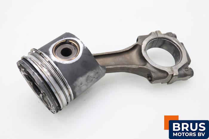 Drijfstang van een Iveco Daily I 40.10 1995