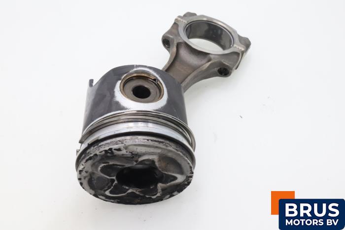 Drijfstang van een Iveco Daily I 40.10 1995