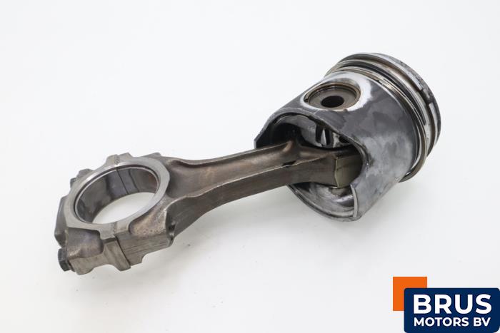 Drijfstang van een Iveco Daily I 40.10 1995