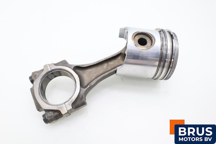 Drijfstang van een Iveco Daily I 40.10 1995