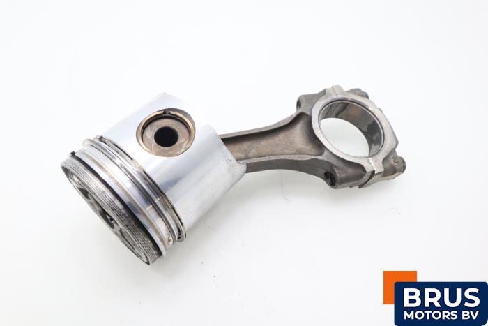 Drijfstang van een Iveco Daily I 40.10 1995