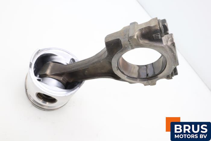 Drijfstang van een Iveco Daily I 40.10 1995