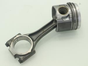 Gebruikte Drijfstang Volkswagen Caddy Combi III (2KB,2KJ) 1.9 TDI Prijs € 90,75 Inclusief btw aangeboden door Brus Motors BV