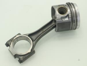 Gebruikte Drijfstang Volkswagen Caddy Combi III (2KB,2KJ) 1.9 TDI Prijs € 90,75 Inclusief btw aangeboden door Brus Motors BV