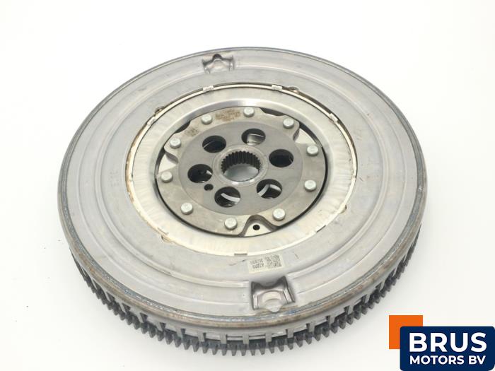 Gebruikte Vliegwiel dubbele massa Mercedes A (177.0) 1.3 A-180 Turbo 16V Prijs € 242,00 Inclusief btw aangeboden door Brus Motors BV