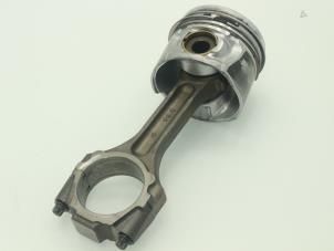 Gebruikte Drijfstang Hyundai Santa Fe II (CM) 2.2 CRDi 16V 4x2 Prijs € 90,75 Inclusief btw aangeboden door Brus Motors BV