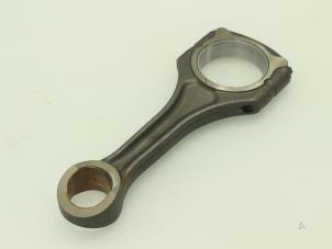 Gebruikte Drijfstang Mercedes ML II (164/4JG) 4.0 ML-450 CDI 4-Matic V8 32V Prijs € 90,75 Inclusief btw aangeboden door Brus Motors BV