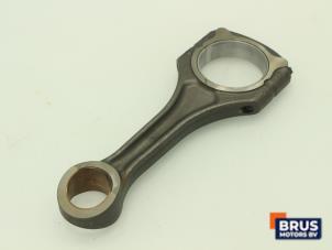 Gebruikte Drijfstang Mercedes ML II (164/4JG) 4.0 ML-450 CDI 4-Matic V8 32V Prijs € 90,75 Inclusief btw aangeboden door Brus Motors BV