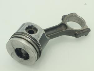 Gebruikte Drijfstang Opel Vivaro 1.9 DI Prijs € 90,75 Inclusief btw aangeboden door Brus Motors BV