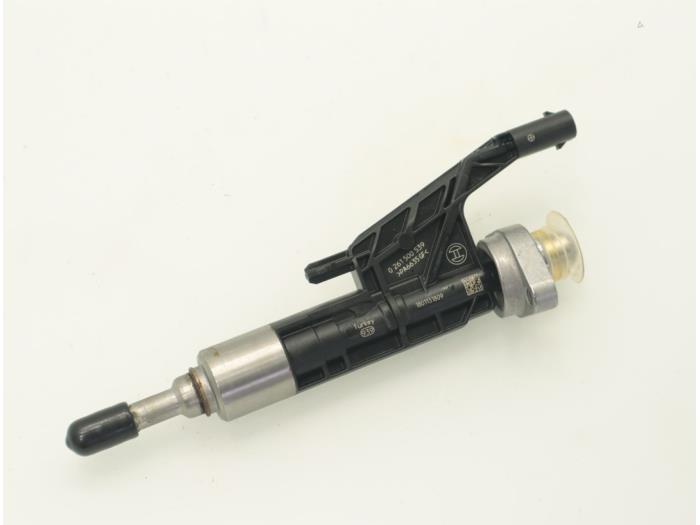 Injector (benzine injectie) van een MINI Clubman (F54) 2.0 Cooper S 16V 2019