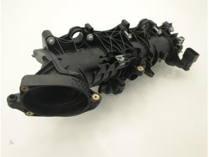 Gebruikte Inlaatspruitstuk Mercedes E (W213) E-200d 2.0 Turbo 16V Prijs € 211,75 Inclusief btw aangeboden door Brus Motors BV