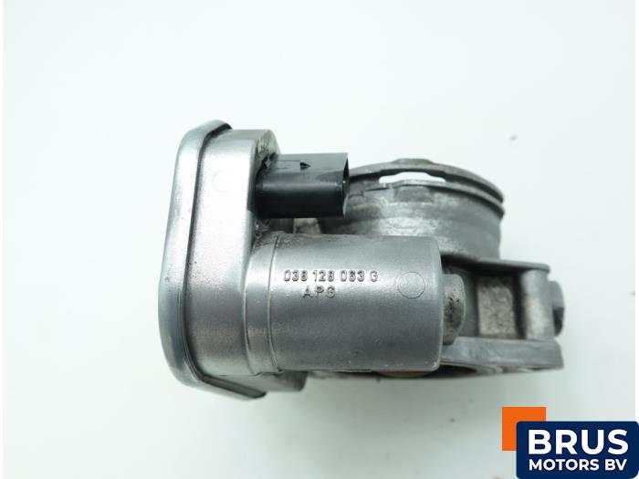 Gasklephuis van een Volkswagen Golf V Variant (1K5) 1.9 TDI 2010