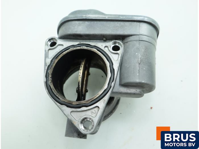 Gasklephuis van een Volkswagen Golf V Variant (1K5) 1.9 TDI 2010