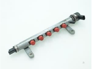 Gebruikte Injector brug Mitsubishi Outlander (CW) 2.2 DI-D 16V 4x4 Prijs € 121,00 Inclusief btw aangeboden door Brus Motors BV